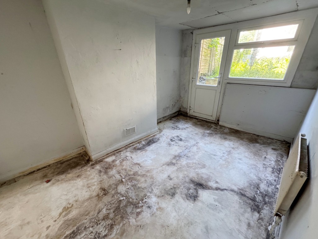 Lot: 112 - FREEHOLD TWO-BEDROOM MAISONETTE AND GROUND RENT - Bedroom 2